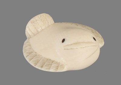 Lot 207 - AN EDU PERIOD JAPANESE IVORY NETSUKE