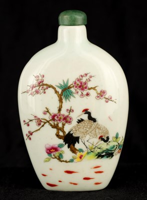 Lot 288 - A 19TH CENTURY CHINESE FAMILLE ROSE SNUFF BOTTLE