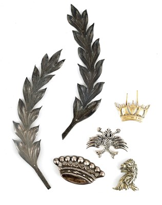 Lot 49 - A SELECTION OF SOLID SILVER BADGES AND MOUNTS