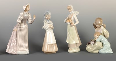 Lot 28 - TWO LLADRO FIGURES PLUS TWO SIMILAR