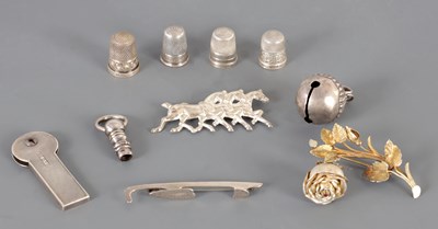 Lot 68 - A COLLECTION OF SILVER JEWELLERY ITEMS