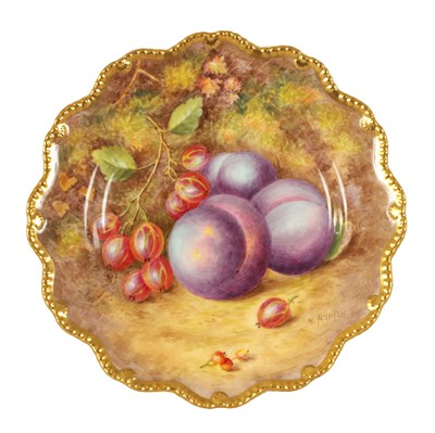 Lot 39 - A ROYAL WORCESTER SCOLLOP EDGED CABINET PLATE SIGNED H. AYRTON