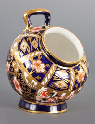 Lot 184 - A LATE 19TH CENTURY ROYAL CROWN DERBY MINIATURE COAL SCUTLE