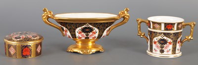 Lot 138 - A COLLECTION OF THREE IMARI PATTERN ROYAL CROWN DERBY PIECES