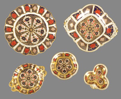 Lot 99 - A COLLECTION OF FIVE ROYAL CROWN DERBY ITEMS