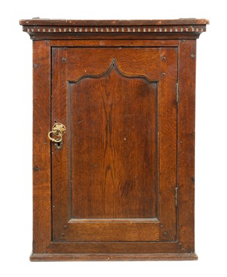Lot 1418 - AN 18TH CENTURY OAK HANGING WALL CUPBOARD