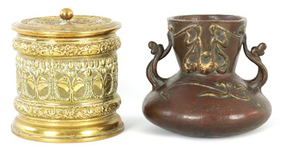 Lot 144 - AN EARLY 20TH CENTURY ITALIAN ART NOUVEAU SQUAT VASE