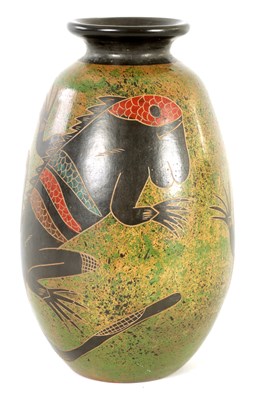 Lot 85 - A 20TH CENTURY PURAVIDA VASE FROM COSTA RICA