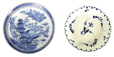 Lot 117 - TWO 18TH CENTURY WORCESTER PORCELAIN SAUCERS