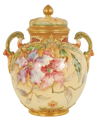 Lot 60 - A FINE ROYAL WORCESTER PORCELAIN POTPOURRI JAR AND COVER DECORATED WITH ENAMEL AND GILT EDGED  FLORAL SPRAYS ATTRIBUTABLE TO FRANK ROBERTS