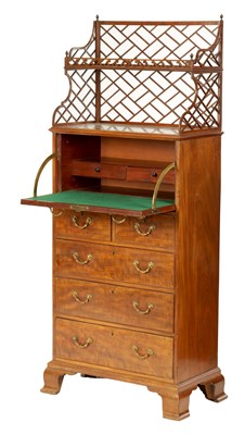 Lot 913 - A RARE GEORGE III MAHOGANY LIBRARY SECRETAIRE CHEST OF DRAWERS WITH DETACHABLE  BOOK CARRIER