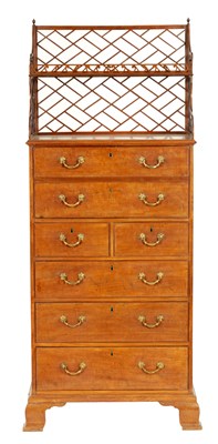 Lot 913 - A RARE GEORGE III MAHOGANY LIBRARY SECRETAIRE CHEST OF DRAWERS WITH DETACHABLE  BOOK CARRIER
