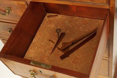Lot 913 - A RARE GEORGE III MAHOGANY LIBRARY SECRETAIRE CHEST OF DRAWERS WITH DETACHABLE  BOOK CARRIER