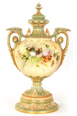 Lot 62 - A FINE ROYAL WORCESTER BLUSHED IVORY PEDESTAL VASE AND COVER