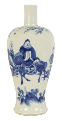 Lot 168 - A 19TH CENTURY CHINESE BLUE AND WHITE BOTTLENECK VASE
