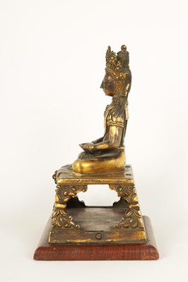 Lot 203 - AN EARLY GILT BRONZE TIBETAN BUDDHA DEPICTING AKSHOBHYA