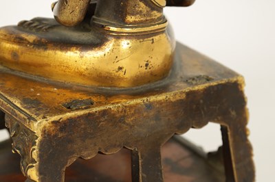 Lot 203 - AN EARLY GILT BRONZE TIBETAN BUDDHA DEPICTING AKSHOBHYA
