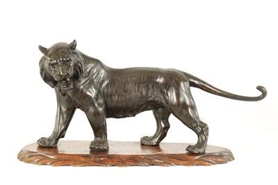 Lot 189 - A JAPANESE MEIJI PERIOD PATINATED BRONZE SCULPTURE