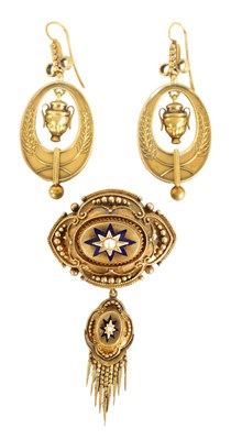 Lot 241 - A 19TH CENTURY 15CT GOLD, ENAMEL AND PEARL EARING AND BROOCH SET