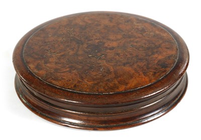 Lot 452 - AN 18TH CENTURY WALNUT SHALLOW TREENWARE LIDDED BOX