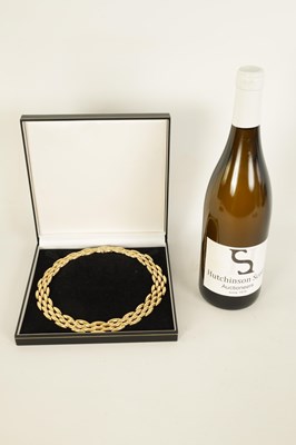 Lot 252 - CARTIER. A LADIES 18CT YELLOW GOLD GENTIANE CHOKER NECKLACE