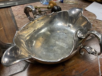 Lot 329 - AN IMPORTANT AND RARE PAIR OF GEORGE I CAST SILVER DOUBLE LIPPED SAUCE BOATS BY PIERRE PLATEL DATED 1717