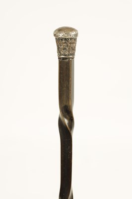 Lot 371 - A 19TH CENTURY BLACK RHINOCEROS HORN WALKING STICK
