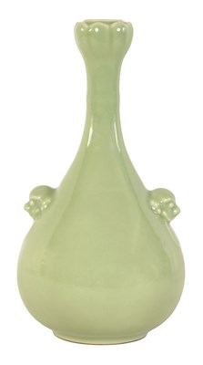 Lot 87 - A 19TH CENTURY CHINESE CELADON PORCELAIN BOTTLENECK VASE