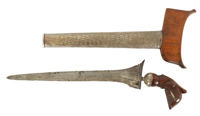 Lot 628 - A 19TH CENTURY MALAYAN KRIS DAGGER