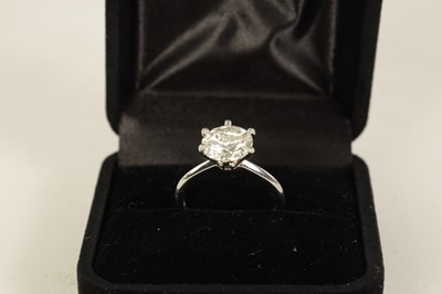 Lot 254 - A VERY FINE 18K WHITE GOLD 3CT SOLITAIRE DIAMOND RING