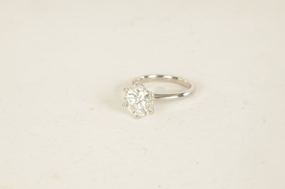 Lot 254 - A VERY FINE 18K WHITE GOLD 3CT SOLITAIRE DIAMOND RING