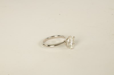Lot 254 - A VERY FINE 18K WHITE GOLD 3CT SOLITAIRE DIAMOND RING