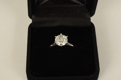 Lot 254 - A VERY FINE 18K WHITE GOLD 3CT SOLITAIRE DIAMOND RING