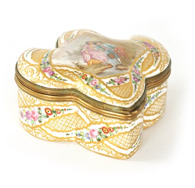Lot 33 - A MID 18TH CENTURY FRENCH SERVES PORCELAIN LEAF SHAPED LIDDED DRESSING TABLE BOX