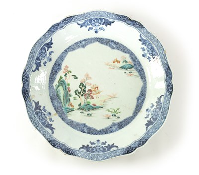 Lot 79 - AN 18TH CENTURY CHINESE BLUE AND WHITE SCALLOP EDGE DISH