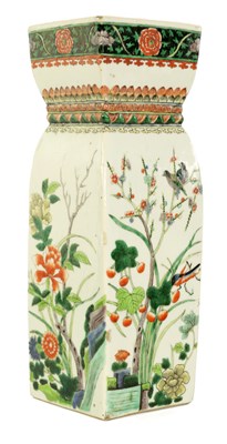 Lot 105 - A CHINESE KANGXI PERIOD FAMILLE VERTE SHAPED SQUARE VASE