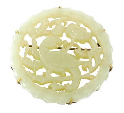 Lot 89 - A CHINESE CARVED JADE BROOCH