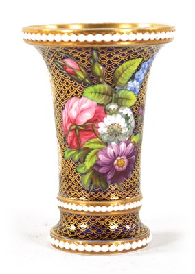 Lot 23 - AN EARLY 19TH CENTURY SPODE TYPE SPILL VASE