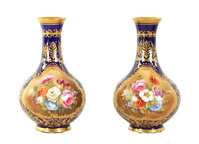 Lot 49 - A PAIR OF EARLY 19TH CENTURY DUESBURY DERBY BULBOUS CABINET VASES