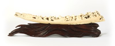 Lot 183 - A FINE 19TH CENTURY CARVED IVORY CHINESE SCULPTURE