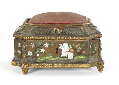 Lot 492 - A LATE 17TH/EARLY 18TH CENTURY CONTINENTAL ORMOLU MOUNTED TORTOISESHELL AND STAINED HORN INLAID DRESSING TABLE CASKET