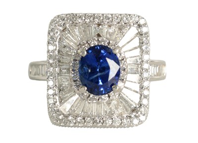 Lot 251 - A LADIES 18CT WHITE GOLD, SAPPHIRE AND DIAMOND RING