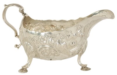 Lot 343 - A GEORGIAN IRISH SILVER SAUCE BOAT