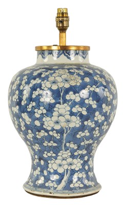 Lot 140 - A CHINESE KANGXI PERIOD INVERTED BALUSTER BLUE AND WHITE VASE