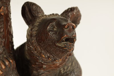 Lot 598 - A FINE 19TH CENTURY BLACK FOREST CARVED LINDEN WOOD DOUBLE BEAR OCCASIONAL TABLE / STOOL