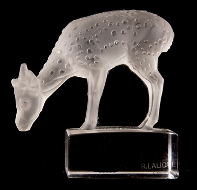 Lot 12 - R. LALIQUE DEER (DAIM) PAPERWEIGHT 8cm wide...
