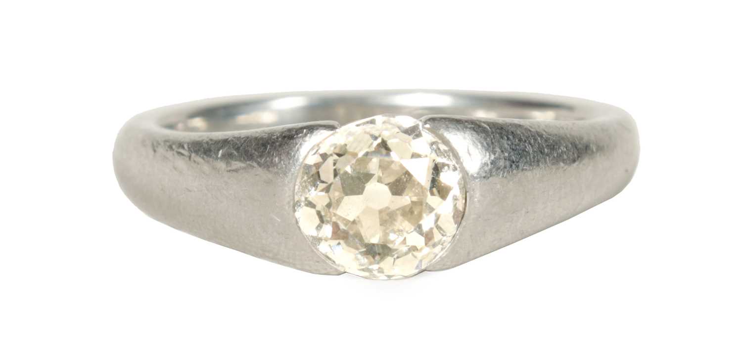 Lot 244 - A GENTLEMEN'S PLATINUM SOLITAIRE 2CT DIAMOND RING