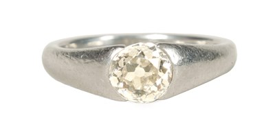 Lot 244 - A GENTLEMEN'S PLATINUM SOLITAIRE 2CT DIAMOND RING