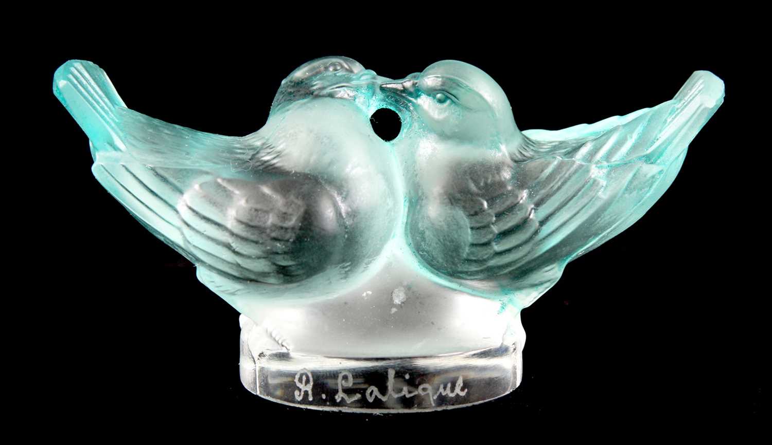Lot 6 - R. LALIQUE, DEUX COLOMBES (DOVES) GREEN...