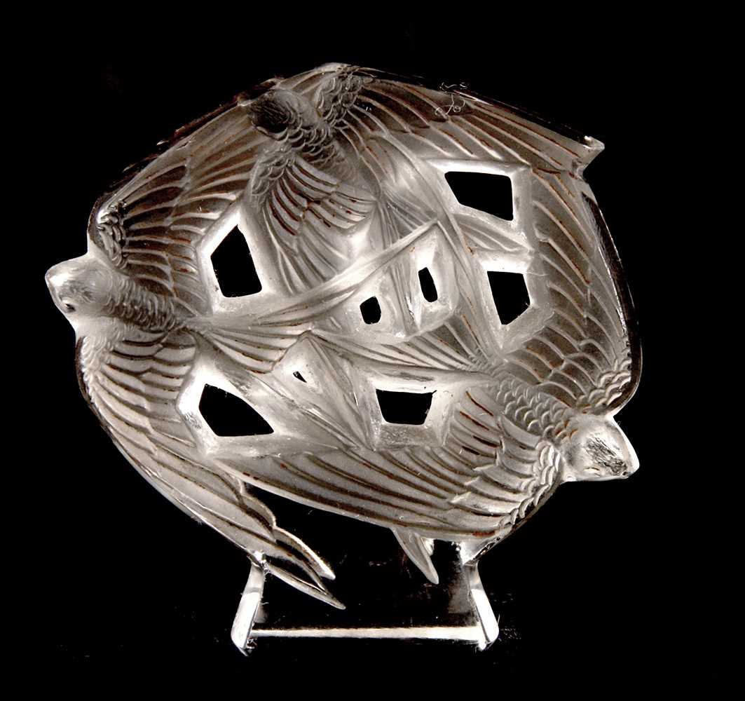Lot 8 - R. LALIQUE HIRONDELLES SEAL (CACHET) 5cm high -...